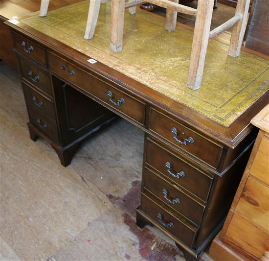Reproduction desk